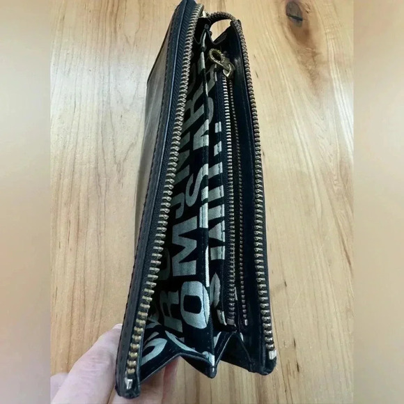 MARC by Marc Jacobs Black Leather Wallet with Gold-Colored Metallic Details - Picture 6 of 9